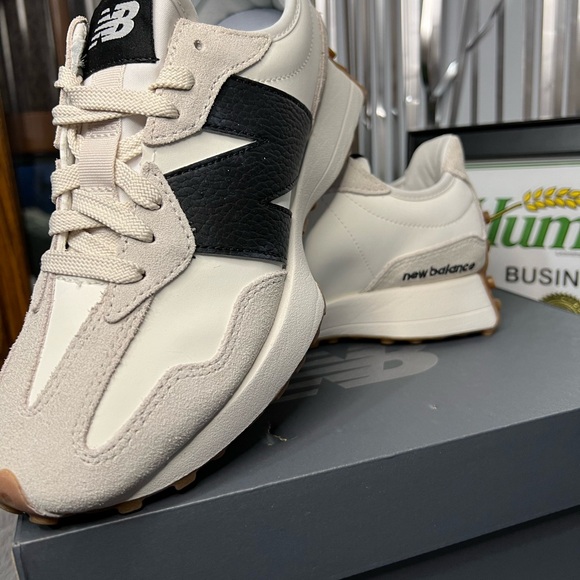 New Balance 327 Moonbeam - Picture 2 of 6